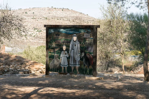 A stand with a picture of ancient settlers with holes for faces for photographing at the entrance to the archaeological site of Tel Shilo in Samaria region in Benjamin district, Israel — Stock Photo, Image