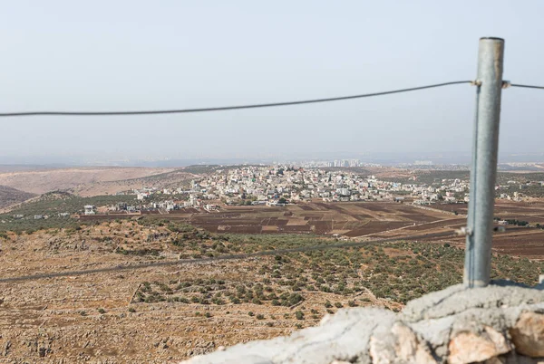 ユダヤ人入植地ペドエルのイスラエルのバルコニーと呼ばれる場所から遠くベンヤミンとイスラエルのサマリア地域への眺め — ストック写真