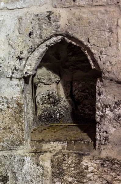 Nicho na parede para acender velas na Capela da Ascensão no Monte Eleão - Monte das Oliveiras em Jerusalém Oriental em Israel — Fotografia de Stock