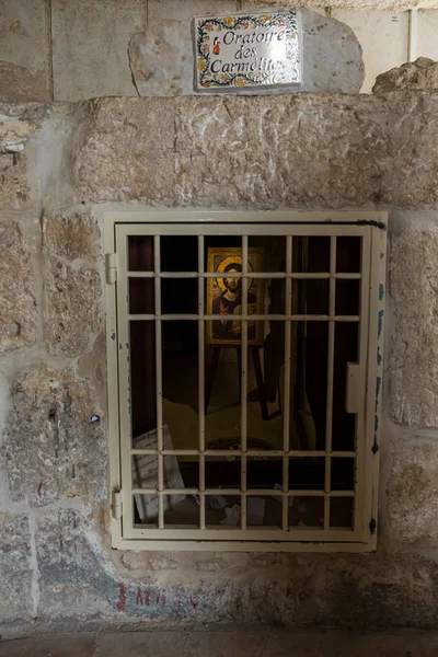 El interior de la Cripta del Monasterio Carmelo Pater Noster situado en el Monte Eleón Monte de los Olivos en Jerusalén Este en Israel — Foto de Stock