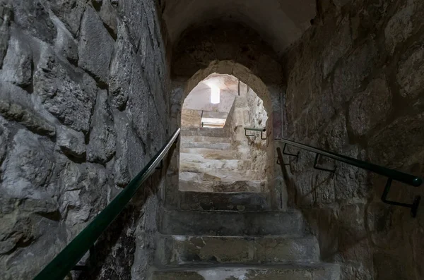 Escalera que sube de la tumba en el lugar de sepultura de Hulda la profetisa - Oldana - Oldama en el Monte Eleón - Monte de los Olivos en Jerusalén Este en Israel — Foto de Stock