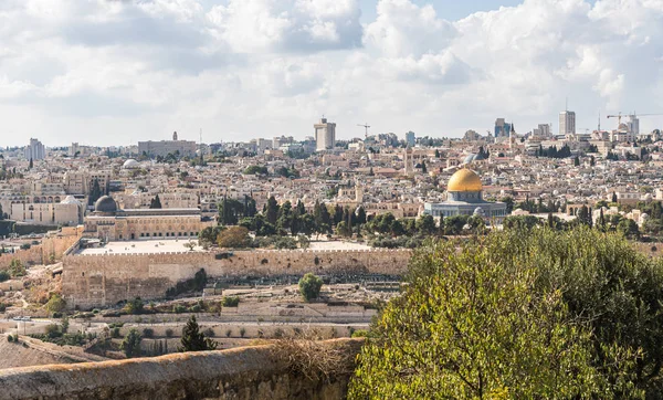 エレオン山から見たエルサレムの旧市街、神殿の丘-イスラエルの東エルサレムのオリーブ山 — ストック写真