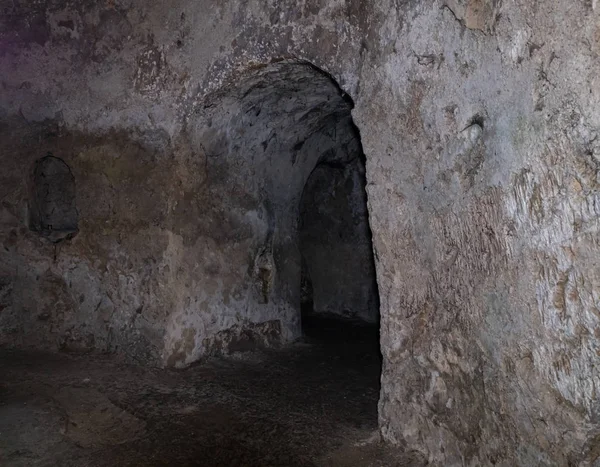 Uno de los pasajes laterales en la Tumba de los Profetas en el Monte Eleón - Monte de los Olivos en Jerusalén Este en Israel — Foto de Stock