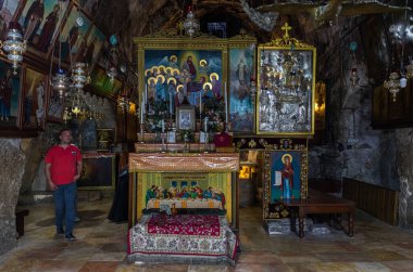 İsrail 'in Doğu Kudüs' teki Eleon Dağı 'nın eteğindeki Bakire Mezarı' nın içi.