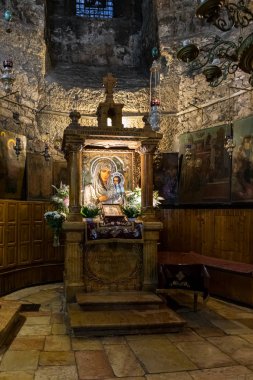 İsrail 'in Doğu Kudüs' teki Eleon Dağı 'nın eteğindeki Bakire Mezarı' nın içi.