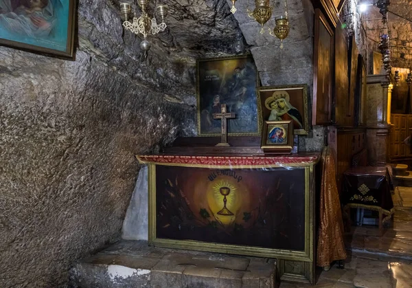 Place for prayer in the Tomb of the Virgin on foot of the mountain Mount Eleon - Mount of Olives in East Jerusalem in Israel — Stock Photo, Image