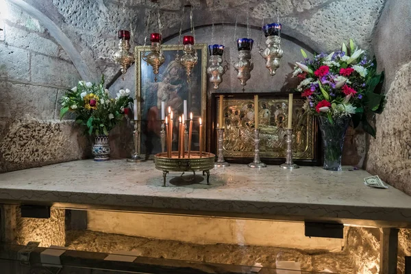 The Tomb of the Virgin in the Tomb of the Virgin church on foot of the mountain Mount Eleon - Mount of Olives in East Jerusalem in Israel — Stock Photo, Image