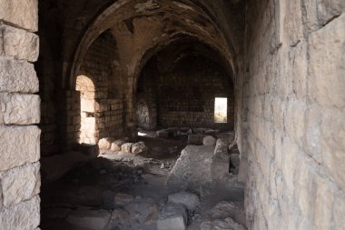 Haçlı Kalesi Şatosu Neuf - Metsudat Hunin 'in kalıntıları İsrail' in kuzeyindeki Yukarı Celile 'deki İsrail Margaliot köyünün girişinde yer almaktadır.