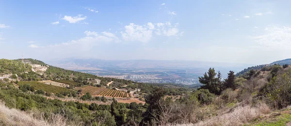 イスラエル・マルガリオット村付近の山から北イスラエル・アッパー・ガリラヤの谷までのパノラマ — ストック写真