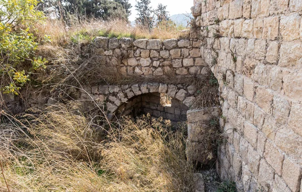 Die Ruinen der Kreuzritterburg Chateau Neuf - Metsudat Hunin liegen am Eingang des israelischen Margaliot-Dorfes im Obergaliläa im Norden Israels — Stockfoto