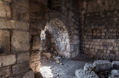 Haçlı Kalesi Şatosu Neuf - Metsudat Hunin 'in kalıntıları İsrail' in kuzeyindeki Yukarı Celile 'deki İsrail Margaliot köyünün girişinde yer almaktadır.