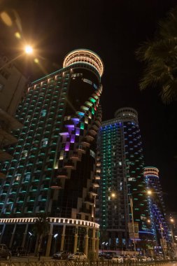 Gürcistan 'daki Batumi şehrinin güvertesinde modern binalar bulunmaktadır.