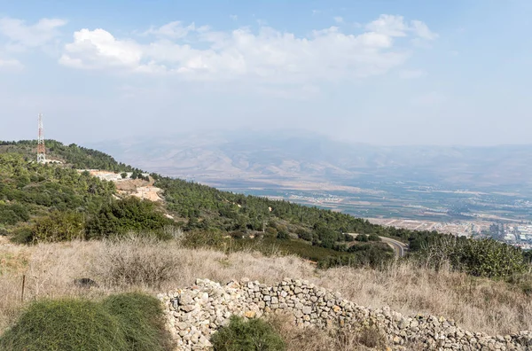 十字軍の遺跡からのパノラマビュー要塞城ネフ- Metsudat Huninはイスラエル北部のガリラヤ上流の渓谷にイスラエルのマルガリオット村の入り口に位置しています — ストック写真