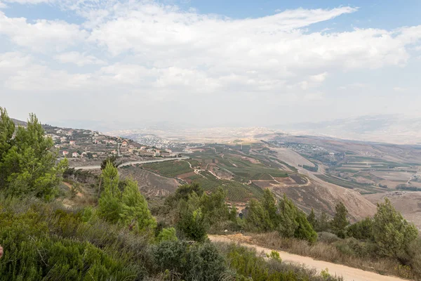 イスラエルとレバノンの国境にあるバニア展望台からのゴラン高原と上ガリラヤのレバノン部分の眺め北イスラエルのMisgav Am村の近く — ストック写真