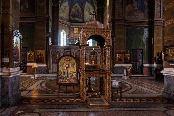 El interior de la Catedral de la Santísima Virgen de la Natividad en la ciudad de Batumi - la capital de Adjara en Georgia —  Fotos de Stock