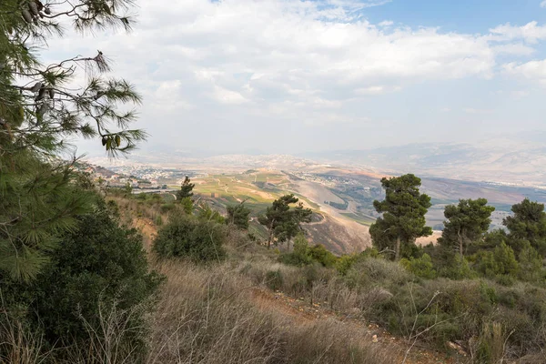 イスラエルのミサガフ近くのバニア展望台からのパノラマビューアム村北イスラエルと南レバノンのアッパー・ガリラヤとゴラン高原の谷に — ストック写真