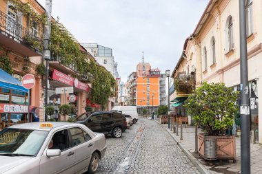 Khulo Caddesi, Batumi şehrinin yağmurlu bir gününde - Georgia 'nın başkenti Adjara' da