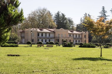 Müze, Gürcistan 'ın Zugdidi kentindeki Megrelian prenslerinin yaşadığı Dadiani Sarayı' nda yer almaktadır.