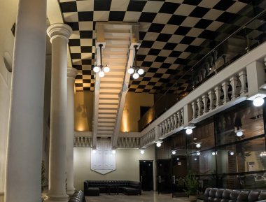 Gürcistan 'da Adjara' nın başkenti olan Batumi 'deki Beyaz Restoran' ın içi.