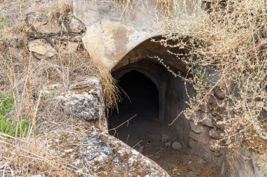 12. yüzyılın Haçlı Kalesi, Tapınak Şövalyeleri Toron des Chevaliers. Salah ad Din 'i yakalayıp yok etti. İsrail 'de Latrun yakınlarındaki konum