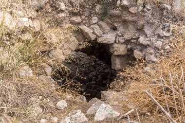 12. yüzyılın Haçlı Kalesi, Tapınak Şövalyeleri Toron des Chevaliers. Salah ad Din 'i yakalayıp yok etti. İsrail 'de Latrun yakınlarındaki konum
