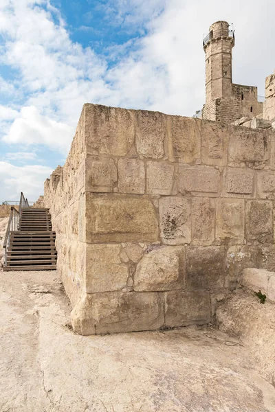 Archeologische opgravingen van het kruisvaardersfort gelegen op de plaats van het graf van de profeet Samuel op de berg Vreugde bij Jeruzalem in Israël — Stockfoto