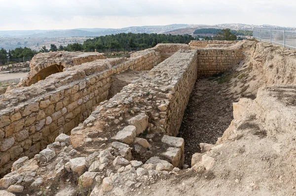 位于以色列耶路撒冷附近乔伊山上先知撒母耳坟墓遗址上的十字军要塞考古挖掘 — 图库照片