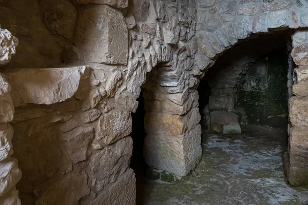 Os restos do interior da fortaleza cruzada localizada no local do túmulo do profeta Samuel no Monte Joy perto de Jerusalém, em Israel — Fotografia de Stock