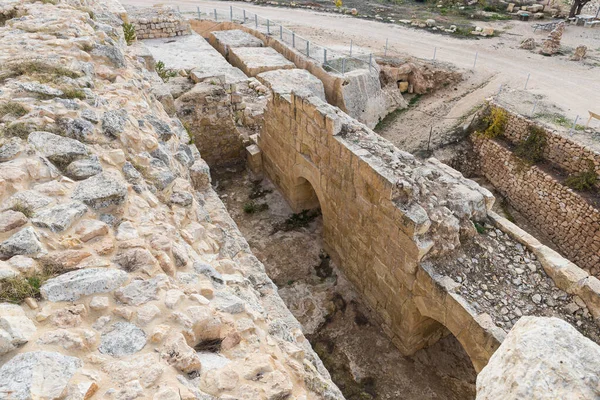Archaeological excavations of the crusader fortress located on the site of the tomb of the prophet Samuel on Mount Joy near Jerusalem in Israel — Stock Photo, Image