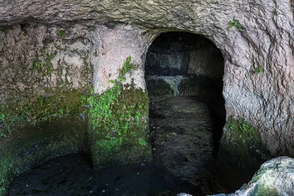 Lagoa de Hana localizada no local do túmulo do profeta Samuel no Monte Joy perto de Jerusalém, em Israel — Fotografia de Stock