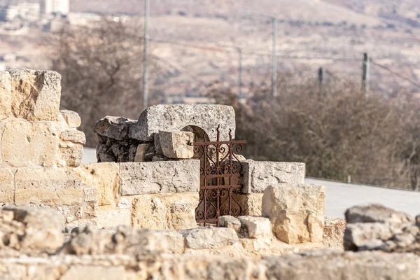 Archeologische opgravingen van het kruisvaardersfort gelegen op de plaats van het graf van de profeet Samuel op de berg Vreugde bij Jeruzalem in Israël — Stockfoto