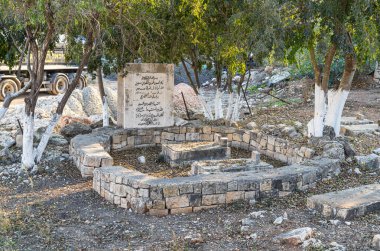 İsrail 'in Kudüs yakınlarındaki Çeçen köyüne bir Çeçen şeyhi defnedildi.