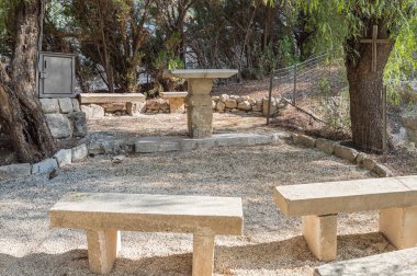 Emmaus Nicopolis 'in bahçesinde dini namaz için bir yer.