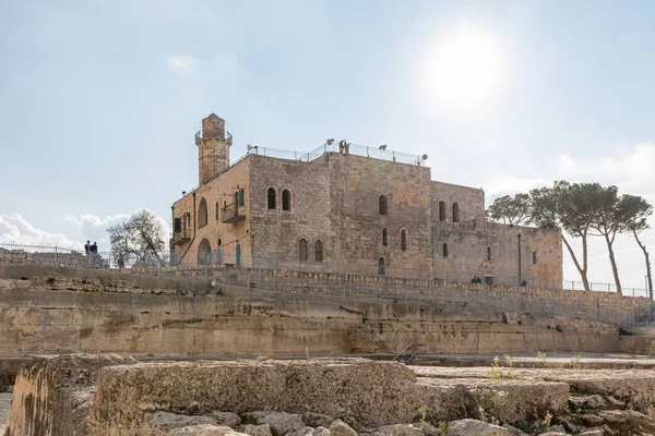 Archeologische, toeristische en religieuze site - het graf van de profeet Samuel is gelegen op de berg Joy in de buurt van Jeruzalem in Israël — Stockfoto