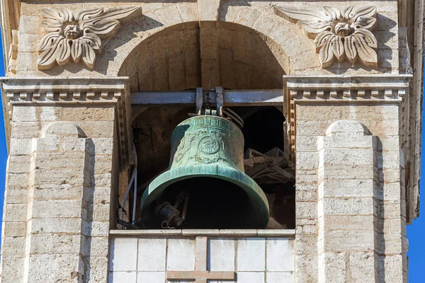 O sino da torre sineira da igreja de São Nicolau em Bay Jala - um subúrbio de Belém na Palestina — Fotografia de Stock