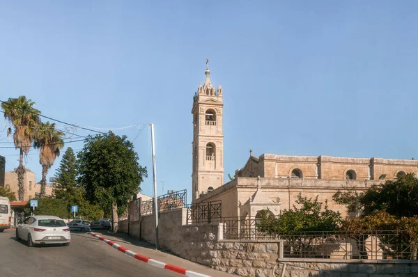 St. Nicholas kyrktorn i Bay Jala - en förort till Betlehem i Palestina — Stockfoto