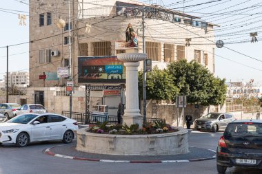 Beytüllahim 'in bir banliyösü olan Bayt Sahour' da Noel kutlaması için dekore edilen döner kavşak. Filistin 'de