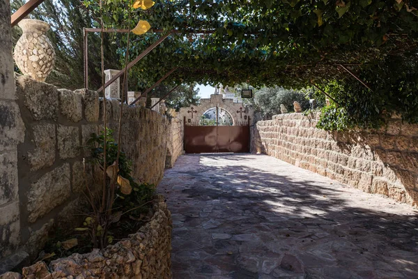 El patio del monasterio griego Campo de pastores en Bayt Sahour, un suburbio de Belén. en Palestina — Foto de Stock