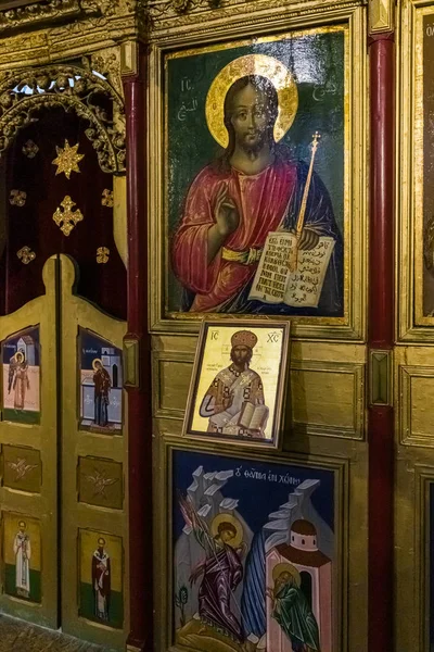 The interior of underground church in name of St. George Victorious in a cave on territory of Greek Monastery - Shepherds Field in Bayt Sahour, Palestine — Stock Photo, Image