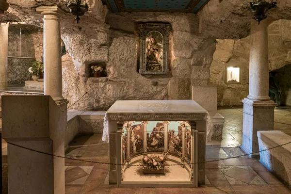 Filistin, Beytüllahim 'deki Milk Grotto Kilisesi' nin içi.