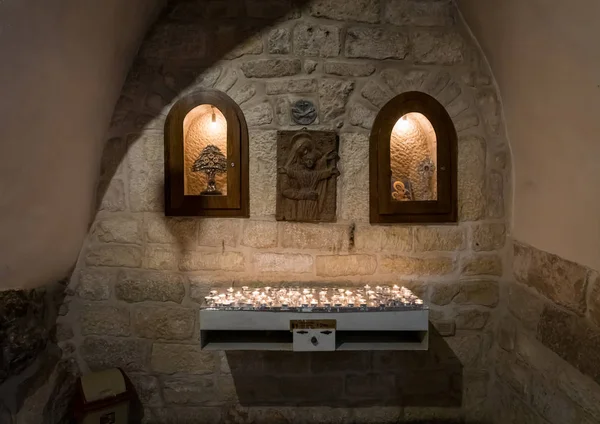 Místo pro zapalování svíček v kostele Milk Grotto v Betlémě v Palestině — Stock fotografie