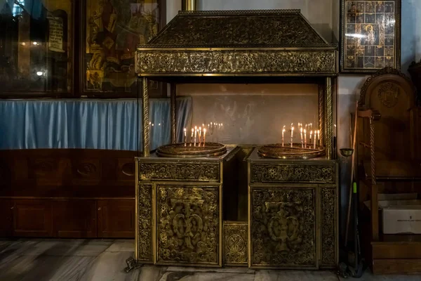 Plats för tändning av ljus i Födelsekyrkan i Betlehem i Palestina — Stockfoto