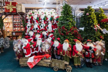 Filistin, Beytüllahim 'deki Noel Pazarı' nda satılık sayısız Noel süsü.