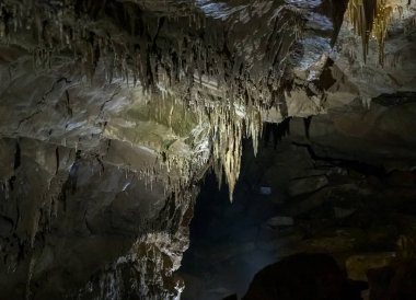 Gürcistan 'ın Imereti bölgesinde yer alan Tskaltubo yakınlarındaki Prometheus Mağarası (Kumistavi Mağarası)