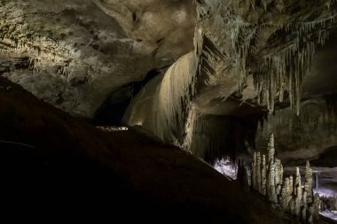 Gürcistan 'ın Imereti bölgesinde yer alan Tskaltubo yakınlarındaki Prometheus Mağarası (Kumistavi Mağarası)