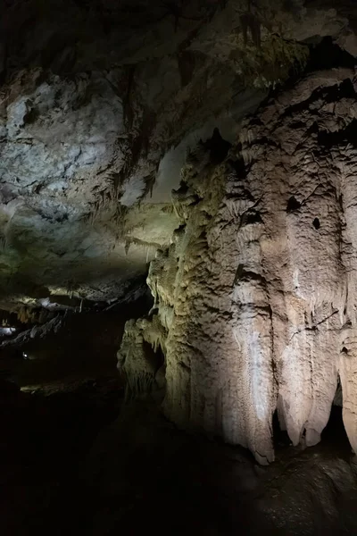 La Cueva Prometeo (también Cueva Kumistavi) cerca de Tskaltubo en la región de Imereti, Georgia —  Fotos de Stock