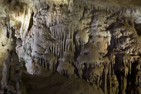 La Cueva Prometeo (también Cueva Kumistavi) cerca de Tskaltubo en la región de Imereti, Georgia —  Fotos de Stock