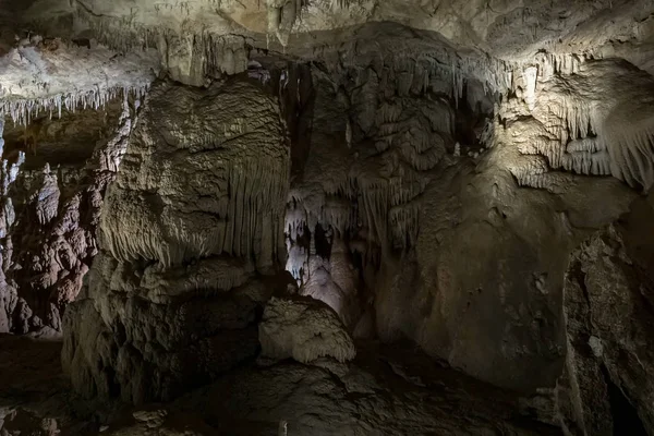 La Cueva Prometeo (también Cueva Kumistavi) cerca de Tskaltubo en la región de Imereti, Georgia —  Fotos de Stock