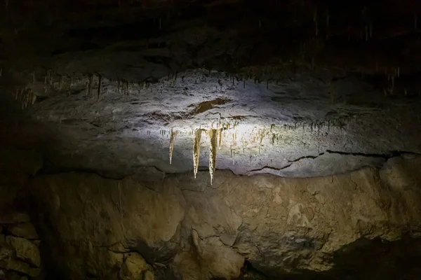 La Cueva Prometeo (también Cueva Kumistavi) cerca de Tskaltubo en la región de Imereti, Georgia —  Fotos de Stock