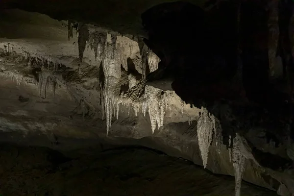 La Cueva Prometeo (también Cueva Kumistavi) cerca de Tskaltubo en la región de Imereti, Georgia —  Fotos de Stock